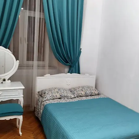 In The Heart Of Rynok Square романтичні на площі ринок світло є постійно