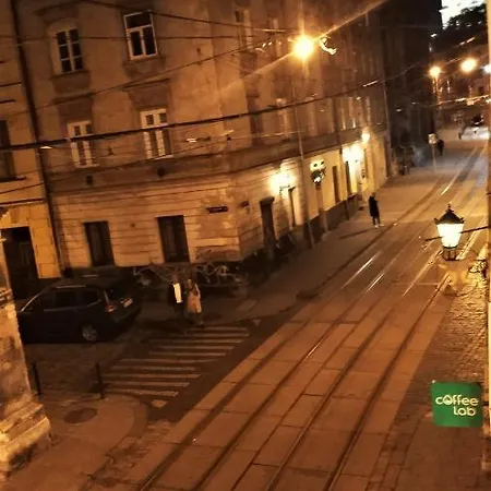 Апартаменти In The Heart Of Rynok Square романтичні на площі ринок світло є постійно