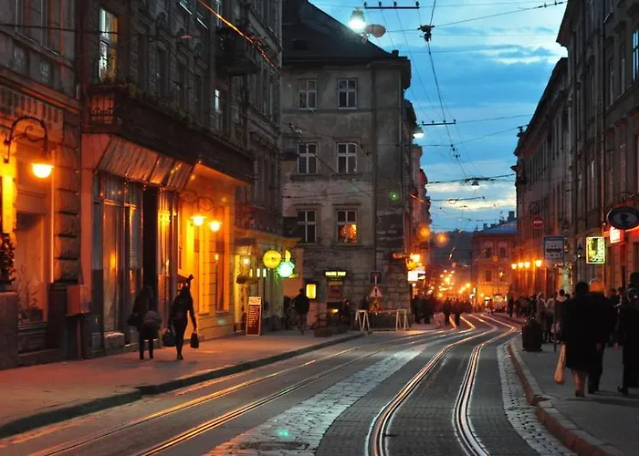 In The Heart Of Rynok Square романтичні на площі ринок є світло! Lviv